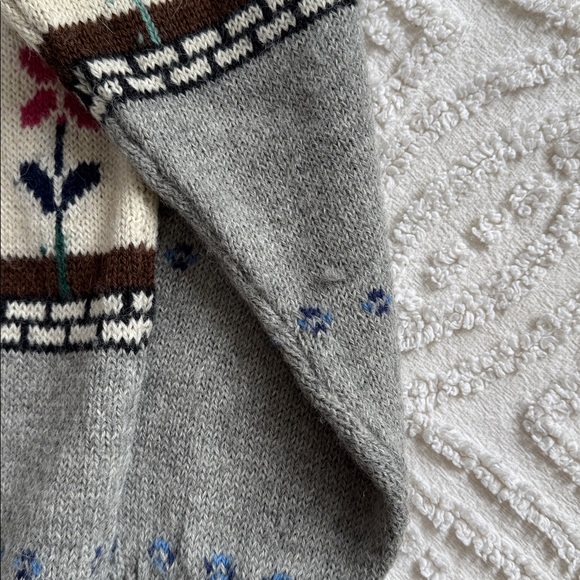 Gray Alpaca Peruvian Crewneck Sweater - Picture 3 of 4